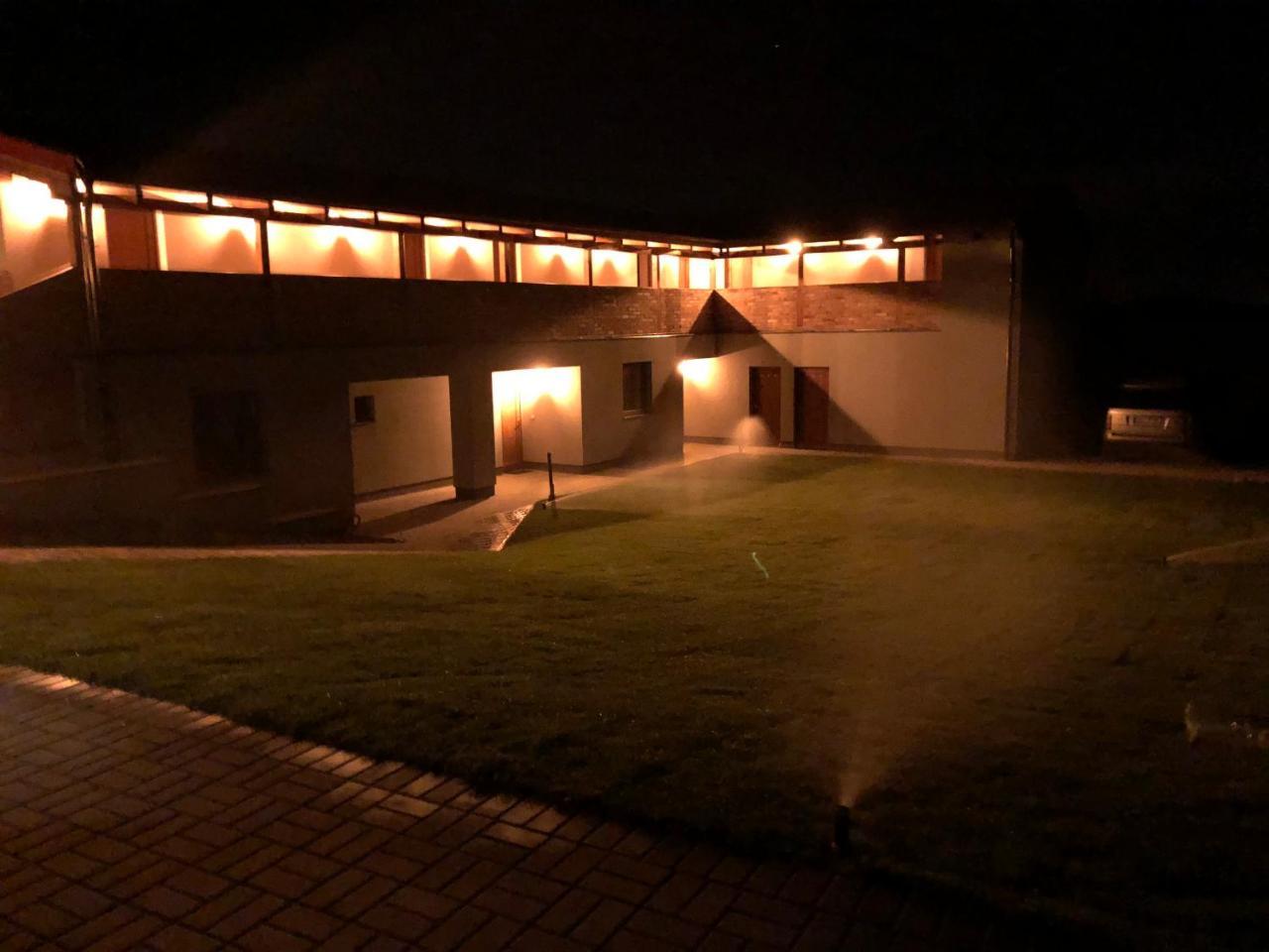 Penzion Vinarstvi Fabikovic Velké Bílovice Dış mekan fotoğraf